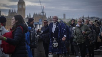 Έκλεισε η ουρά για το προσκύνημα στην Ελισάβετ-“Μην επιχειρήσετε”