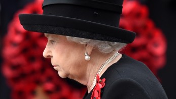 Πηγή έμπνευσης για το Χόλιγουντ η βασίλισσα Ελισάβετ: Από τους «Simpsons» μέχρι το «The Crown»