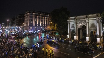 Στα Ανάκτορα του Μπάκιγχαμ η σορός της Ελισάβετ για λαϊκό προσκύνημα-Αναμένεται ουρά χιλιομέτρων