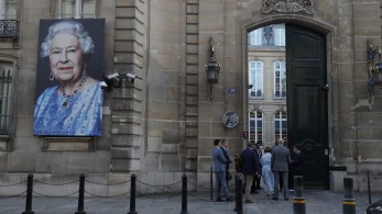 Τα πρωτοσέλιδα του βρετανικού Τύπου για τον θάνατο της βασίλισσας Ελισάβετ