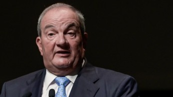 Mάνος Βουλαρίνος: Kαραμανλής, o καλοφαγάς