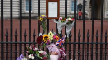 Και επίσημα εθνικό πένθος στη Βρετανία-Συνάντηση του νέου βασιλιά με την Τρας το απόγευμα