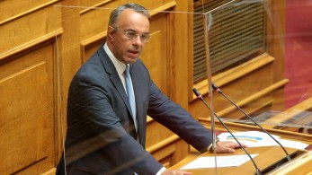 Σταϊκούρας: Χτίζουμε δίχτυ ασφαλείας πάνω από την κοινωνία