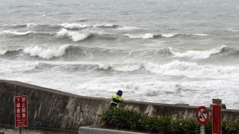 Ιαπωνία: Χιλιάδες άνθρωποι στα καταφύγια καθώς πλησιάζει ο τυφώνας Νανμαντόλ