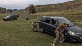Ουκρανία: Ο απεσταλμένος του πάπα Φραγκίσκου κινδύνευσε από ανταλλαγή πυροβολισμών