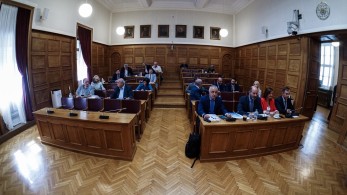 Εξεταστική για τις υποκλοπές: Αντιδράσεις για το ενδεχόμενο να συζητήσει το πόρισμα κεκλεισμένων των θυρών