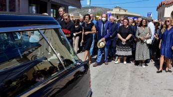 Πλήθος κόσμου αποχαιρέτισε την Ειρήνη Παπά στο Χιλιομόδι Κορινθίας