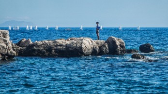 Καιρός: Ηλιοφάνεια αύριο με αραιές νεφώσεις και μικρή πτώση της θερμοκρασίας
