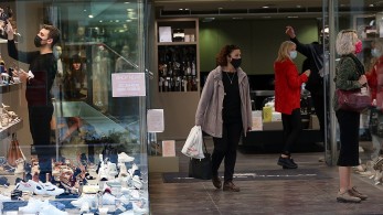 Στο τραπέζι η μείωση του ωραρίου λειτουργίας των καταστημάτων