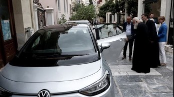 Δωρεά ηλεκτρικού αυτοκινήτου στην Αρχιεπισκοπή – Το παρέλαβε ο Αρχιεπίσκοπος Ιερώνυμος