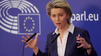 Ντυμένη στα χρώματα της Ουκρανίας χαρακτήρισε τον Πούτιν «εγκληματία πολέμου»!