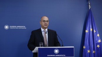 Oικονόμου: Οι Ένοπλες Δυνάμεις καλύπτουν ανάγκες σε οδηγούς σχολικών λεωφορείων