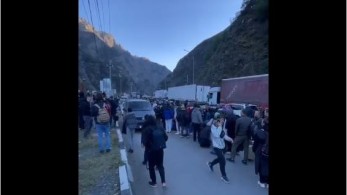 Χάος στα σύνορα: Ρώσοι προσπαθούν να αποδράσουν-Oδηγούν έως και 2.000 χιλιόμετρα