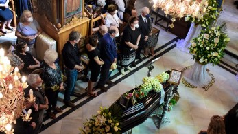 Πλήθος κόσμου στην κηδεία της Ειρήνης Παπά  