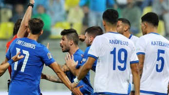 Παρέμεινε πρώτη παρά την ήττα η εθνική