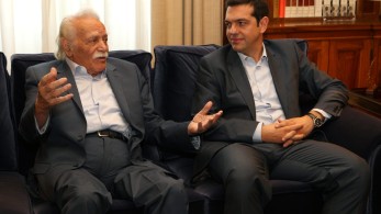 Όταν ο Μανώλης Γλέζος ζητούσε συγνώμη γιατί εμπιστεύθηκε τον Τσίπρα