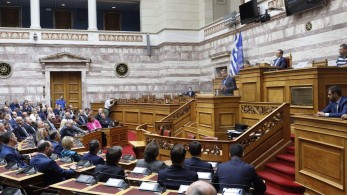 Ο ΣΥΡΙΖΑ πιάνεται από τα… μαλλιά του – Η δικαιολογημένη απουσία Καραμανλή-Σαμαρά