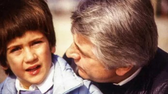 Το συγκινητικό μήνυμα του Κ. Μπακογιάννη για τα 33 χρόνια από τη δολοφονία του πατέρα του: «Πόσο σε ευχαριστώ»