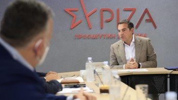 Τσίπρας: Εμμένει στα περί αισχροκέρδειας στο ρεύμα και “βλέπει” ανθρωπιστική κρίση