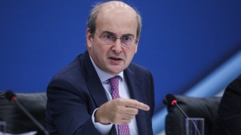 Χατζηδάκης για Τσίπρα: Ψευδολογία, δημαγωγία και κυρίως… τρεις λαλούν και δυο χορεύουν!