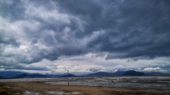 Συννεφιασμένος ο καιρός: Βροχές και σποραδικές καταιγίδες