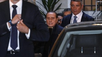 Ένα απίστευτο ντόμινο: Ο “Καβαλιέρε” πίνει βότκα στην υγειά του Πούτιν και προκαλεί τριγμούς σε Ρώμη-Βρυξέλλες