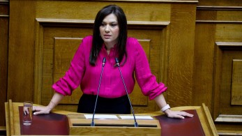 Στέλλα Μπίζιου στην εφημερίδα “tomanifesto”: Στήριξη της κοινωνίας, αλλά χωρίς υποθήκευση του μέλλοντος της χώρας