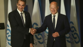 Η Αθήνα υποδέχεται τον Σόλτς, η Άγκυρα ανησυχεί