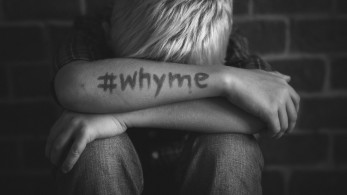 Τα ανατριχιαστικά σύμβολα των παιδόφιλων – παιδεραστών που πρέπει να γνωρίζουν οι γονείς