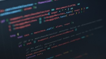 Ρώσοι χάκερ επιτέθηκαν σε μεγάλα αεροδρόμια, λένε οι ΗΠΑ