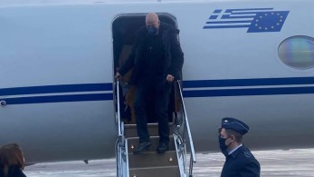 Τα συνεχή ταξίδια ανάγκασαν Μητσοτάκη και Δένδια να έχουν τετ α τετ στο αεροδρόμιο Ελευσίνας!