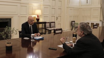 Σε εξέλιξη η ενημέρωση των κομμάτων από τον Δένδια