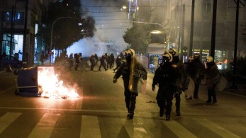 Μπαχαλάκηδες και χούλιγκαν θέλουν αίμα αστυνομικού Μπαχαλάκηδες και χούλιγκαν θέλουν αίμα αστυνομικού