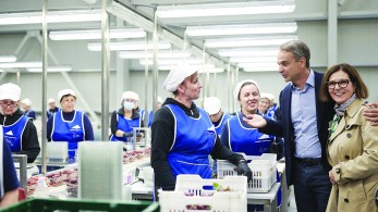 Διαβάστε στην εφημερίδα “tomanifesto”:  «Στηρίζουμε την κοινωνία στα δύσκολα»