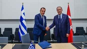 Κυβερνητικές πηγές: Θετικό κλίμα στη συνάντηση Νίκου Παναγιωτόπουλου-Χουλουσί Ακάρ