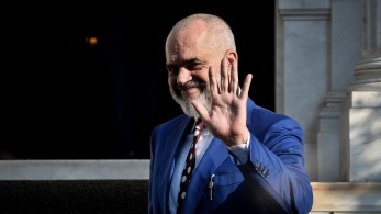 Προκαλούν τη μειονότητα