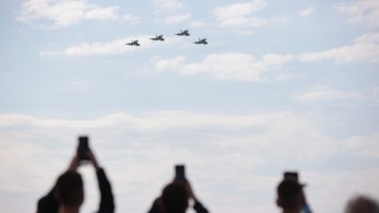 Εντυπωσιακές διελεύσεις της Πολεμικής Αεροπορίας στον ουρανό της Θεσσαλονίκης