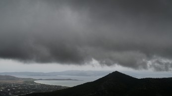 Καιρός: Έως 23 βαθμούς την Τρίτη – Πού αναμένονται βροχές