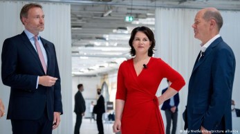 Στην Τασκένδη η Μπέρμποκ για τόνωση των οικονομικών δεσμών Γερμανίας – Ουζμπεκιστάν