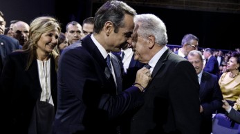 Συνάντηση Μητσοτάκη-Αβραμόπουλου με πλούσιο μενού