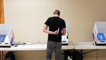 Ενδιάμεσες εκλογές στις ΗΠΑ: Έχασε ο τουρκο-αμερικανός εκλεκτός του Τράμπ και φίλος του Ερντογάν