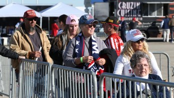 Ενδιάμεσες εκλογές ΗΠΑ: Δεν επιβεβαιώνεται το “ρεπουμπλικανικό κόκκινο κύμα”