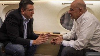 Με το κυβερνητικό αεροσκάφος που μετέφερε τον Δένδια επέστρεψε ο Τζιτζικώστας από τη Σμύρνη