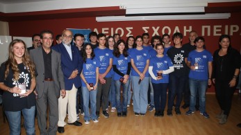 Ο Δήμος Πειραιά βράβευσε την Εθνική Ομάδα Ρομποτικής
