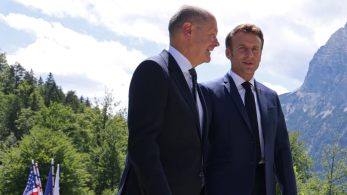 Πανηγυρίζουν στο Κρεμλίνο για τη συντριβή Μακρόν-Σολτς στις ευρωεκλογές