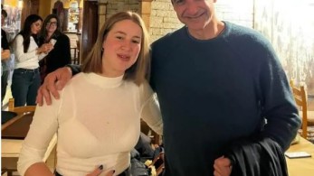 Κυριάκος Μητσοτάκης: Πήρε δώρα και έβγαλε φωτογραφίες στην Αρίστη