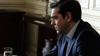Για δημοσκοπήσεις  πετάει τη μπάλα στην εξέδρα: «Παράσταση νίκης» για τον… Παναθηναϊκό είδε ο Τσίπρας