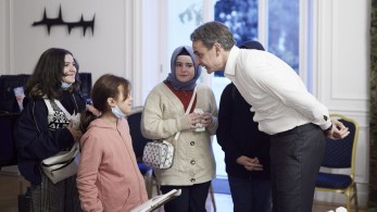 Συνάντηση Μητσοτάκη με μαθητές Μειονοτικών Σχολείων στο Ν. Ροδόπης – Η φράση εκπαιδευτικού για τον πατέρα του