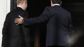 Οι εθνικές ανορθογραφίες του Τσίπρα και η unfair αβάντα στα… πουτινάκια