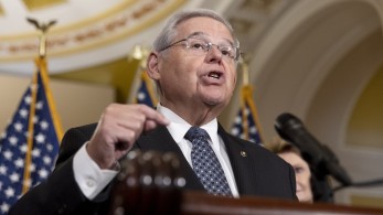 Ηχηρό μήνυμα Μενέντεζ: “Δεν θα υπογράψω κανένα F16 για την Τουρκία”